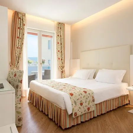 Hotel Cavalieri Palace & 4*