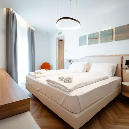 فندق Cavalieri Palace & 4*