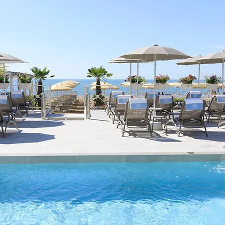 Cavalieri Palace & 4*